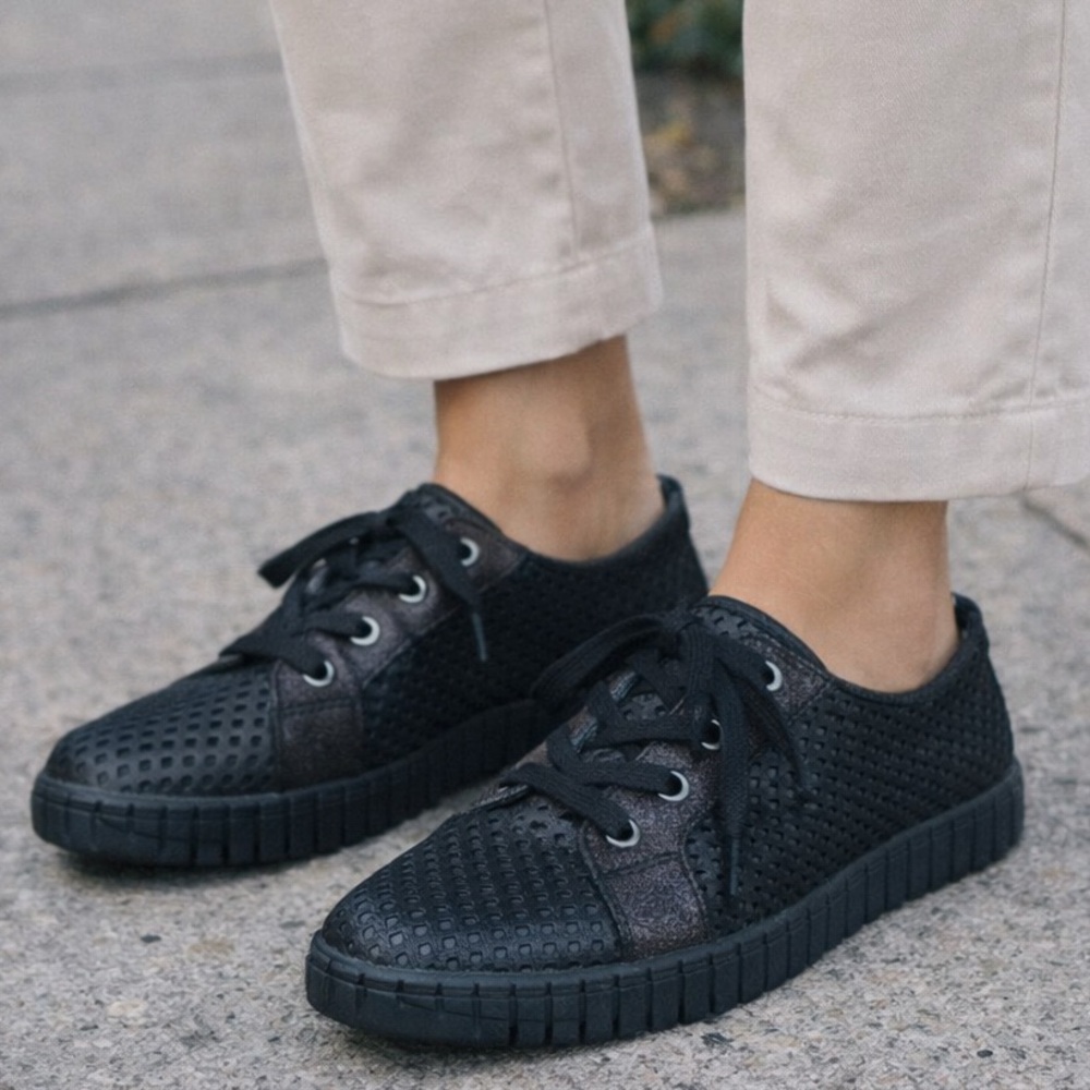 Andia Fora Perforated Leather Sneakers Women’s EU 39 US 9 Black Italy